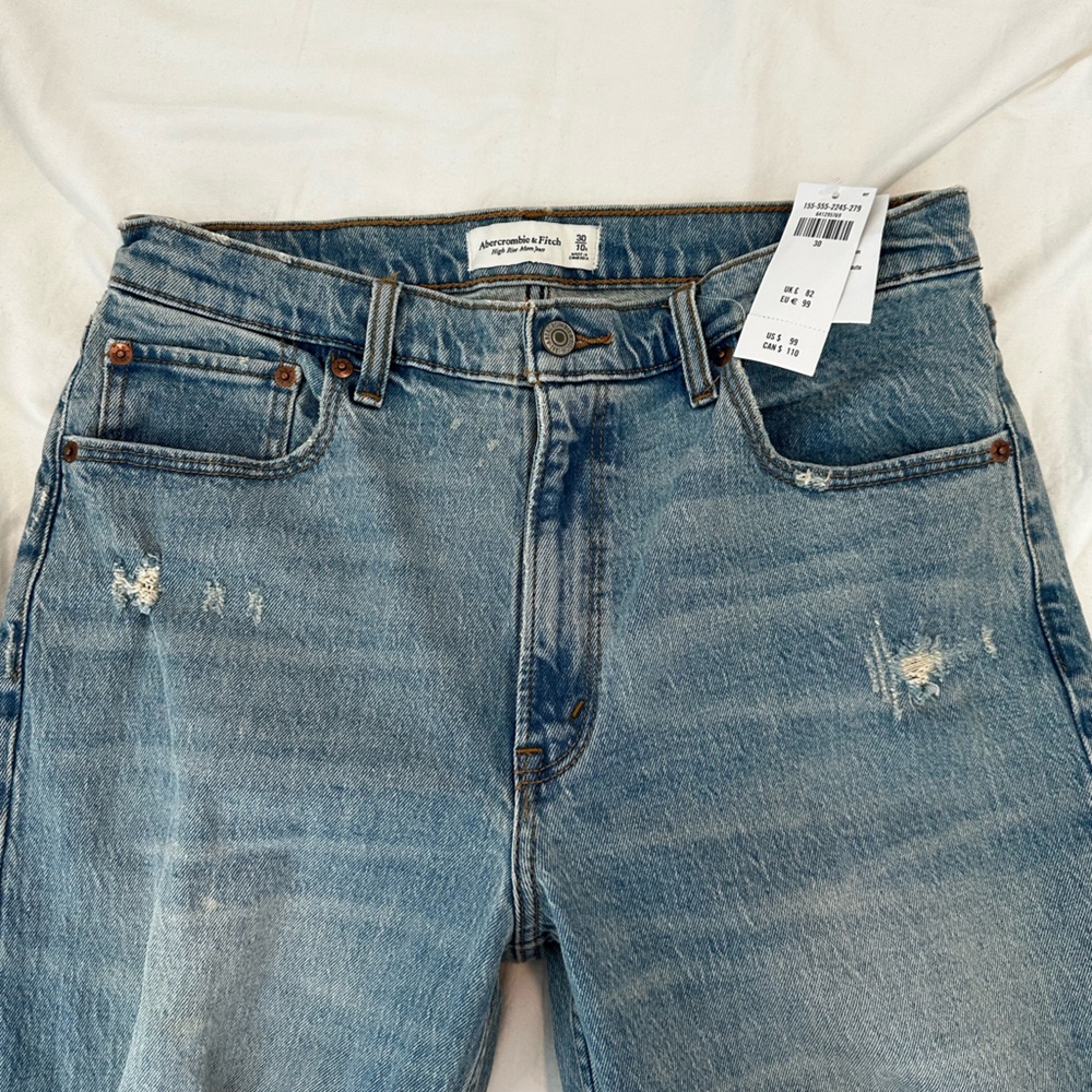 Abercrombie & Fitch High Rise Mom Jeans